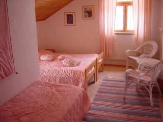 Отели типа «постель и завтрак» Hyvölän Talo Эхтяри Twin Room with Shared Bathroom - Pioni-5